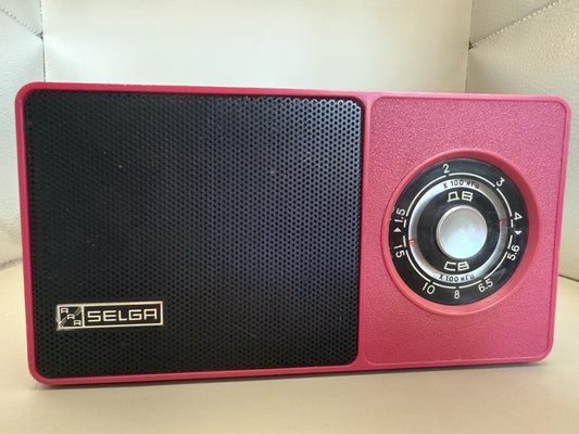 Selga Soviet Portable Transistor Radio, Red Case, Riga - photo 2
