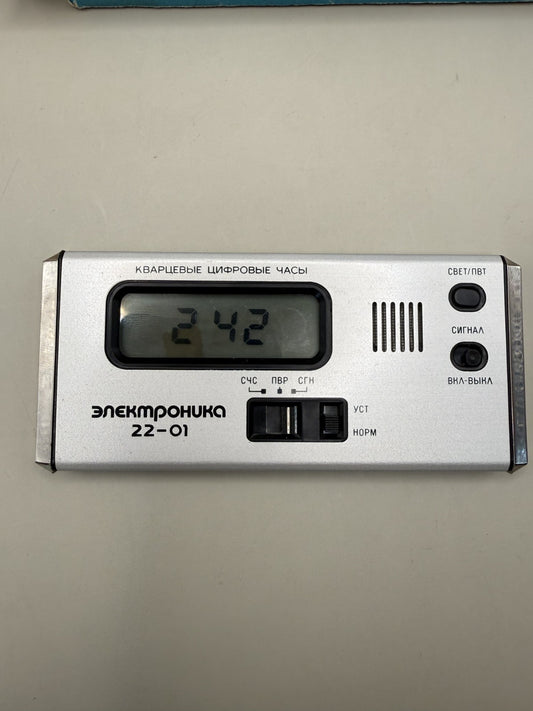 Elektronika 22-01 Soviet Travel Alarm Clock, LCD, NOS in Box - photo 2