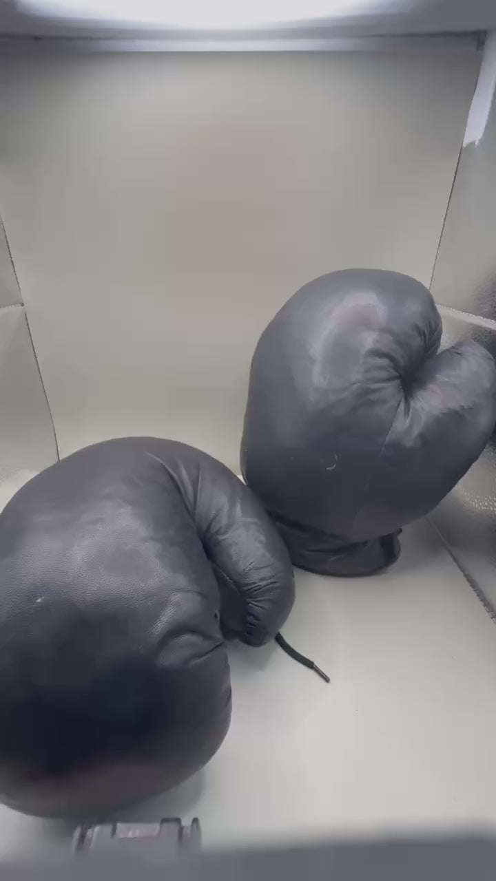 Soviet Boxing Gloves Kiev, Black Leather 10 oz, Sparring - video
