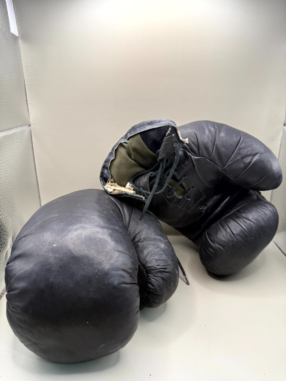 Soviet Boxing Gloves Kiev, Black Leather 10 oz, Sparring - photo 2