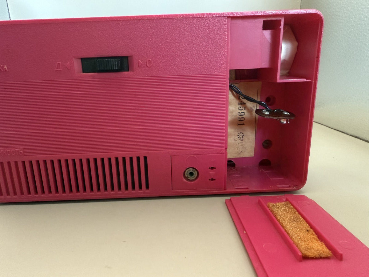 Selga Soviet Portable Transistor Radio, Red Case, Riga - photo 5