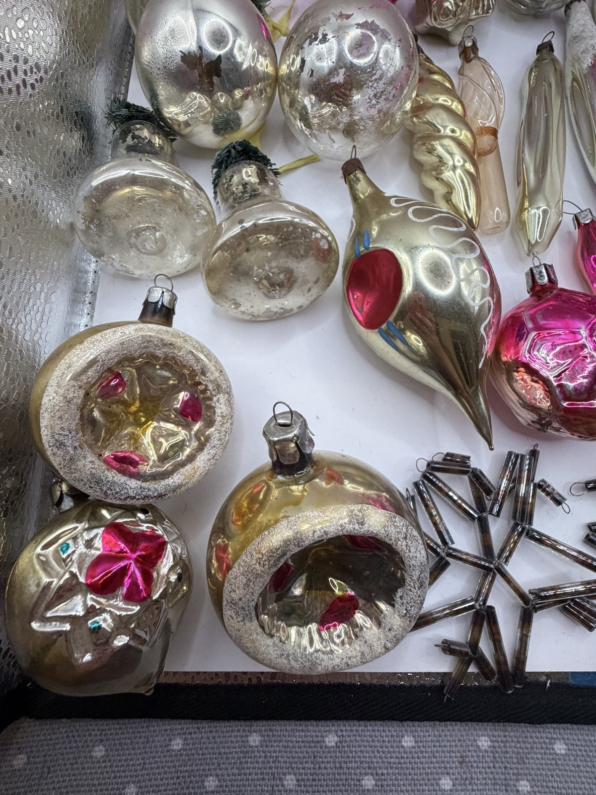 Soviet Glass Christmas Ornaments Lot of 30, Baubles & Icicles (Lot 29) - photo 11