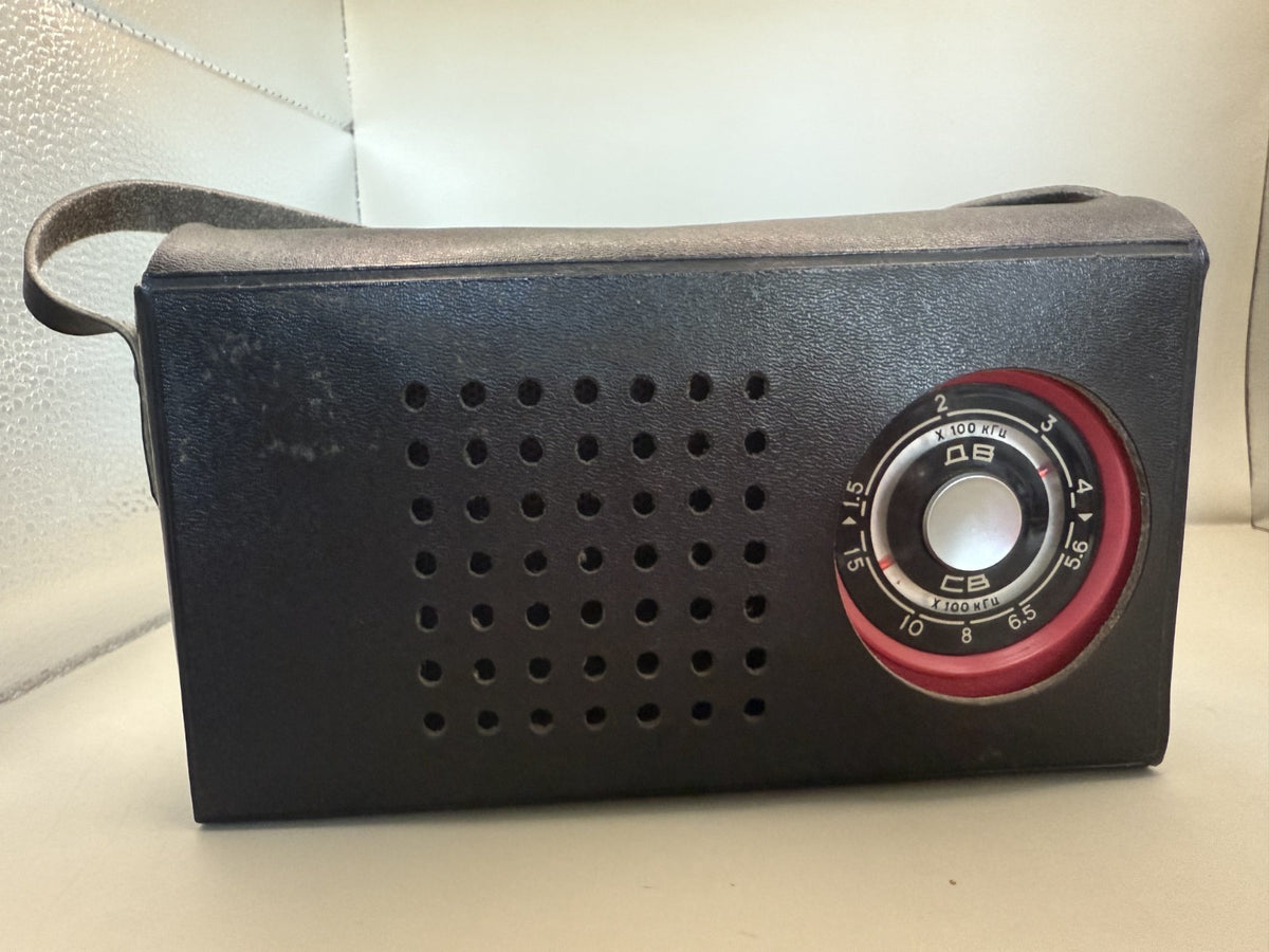 Selga Soviet Portable Transistor Radio, Red Case, Riga - photo 9