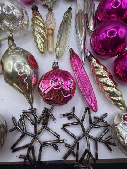 Soviet Glass Christmas Ornaments Lot of 30, Baubles & Icicles (Lot 29) - photo 12