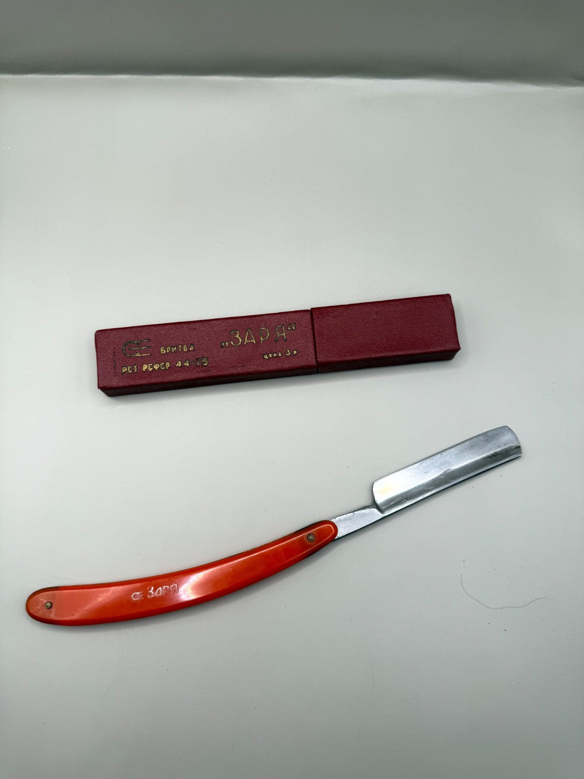 Soviet Zarya Straight Razor, Carbon Steel, Orange Handle, Box - photo 2